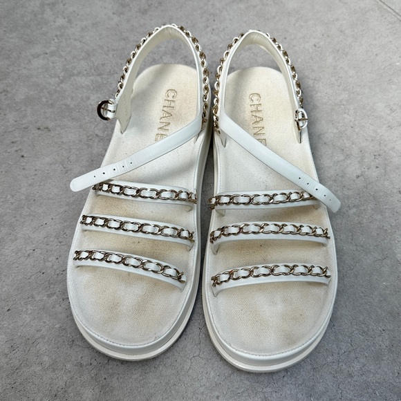 CHANEL CHAIN CALFSKIN SANDALS - Picture 2 of 9